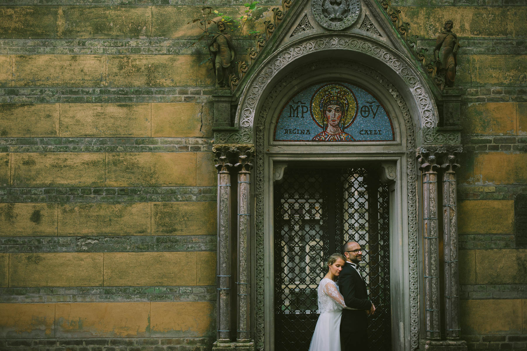 Brautpaar beim Fotoshooting im Schlosspark Glienicke, Wannsee